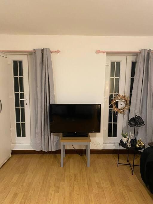 Appartement Lovely Sleep 4 In Sb6 Londen